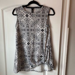 Agnes and Dora tank, Small